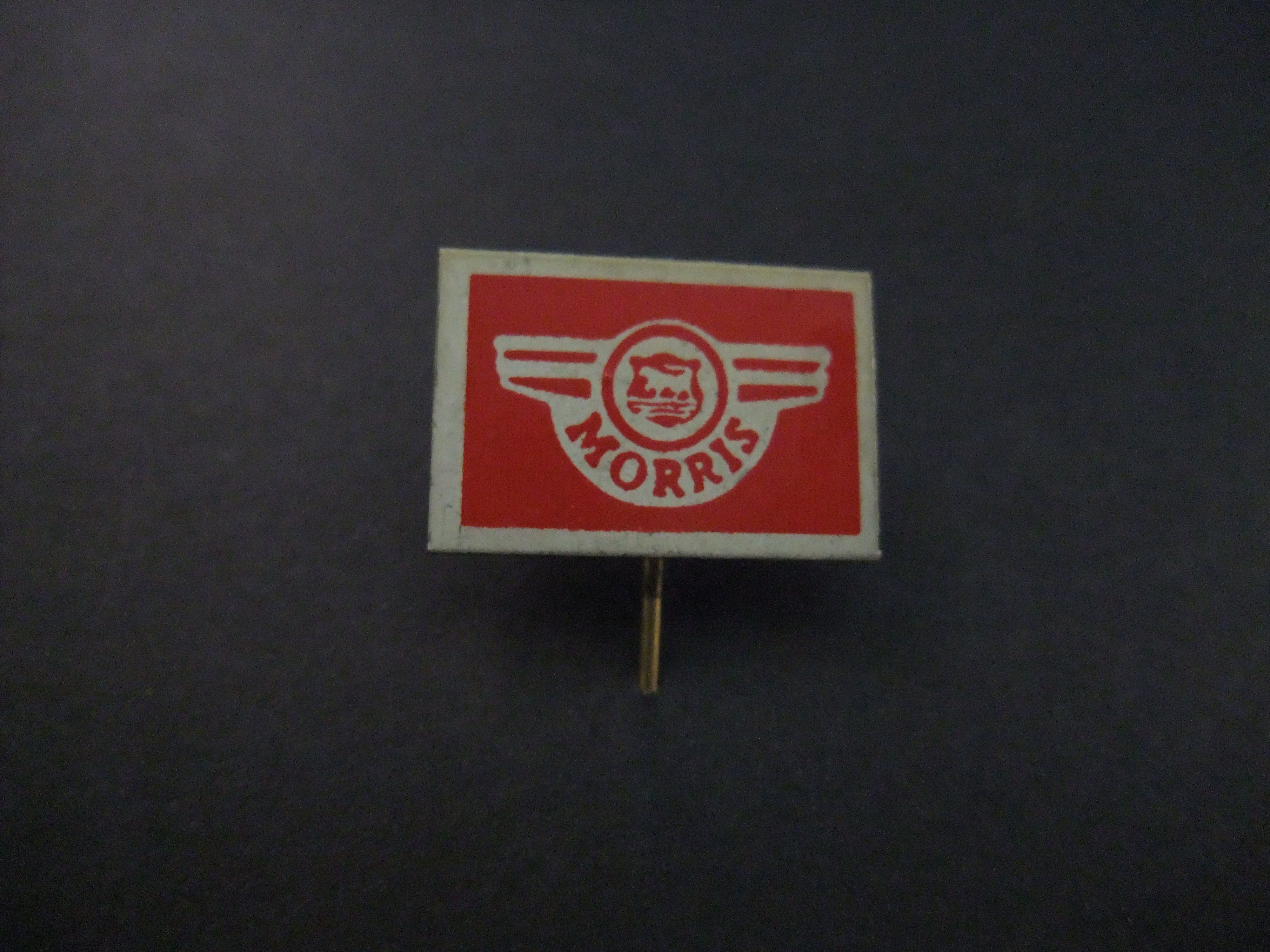 Morris Brits automerk jaren 50  logo rood  (daarna fusie met Austin)